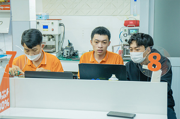 Ở FASTCARE có kỹ thuật giỏi và linh kiện xịn Ở FASTCARE có kỹ thuật giỏi và linh kiện xịn