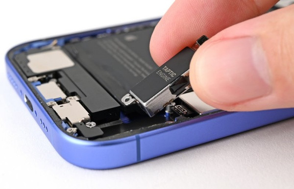 Rung iPhone 16 hư hỏng