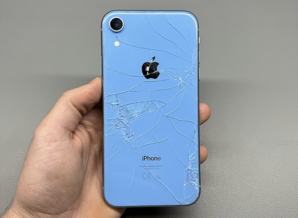 “Tác nhân” khiến mặt kính sau iPhone SE bị hư