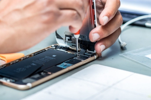 Thay bộ nẹp iPhone 11 uy tín