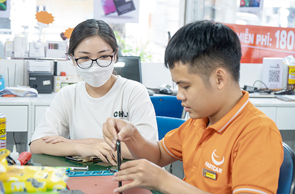 Thay camera trước Xiaomi Redmi 7 minh bạch