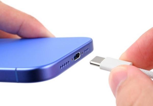 Thay chân sạc iPhone 16