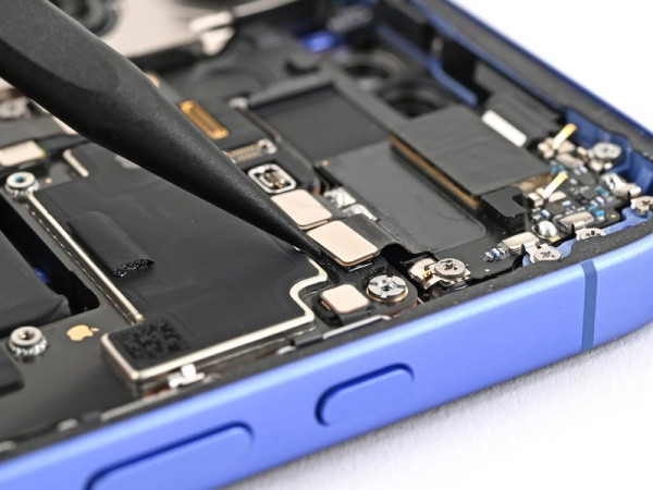 Thay loa trong iPhone 16