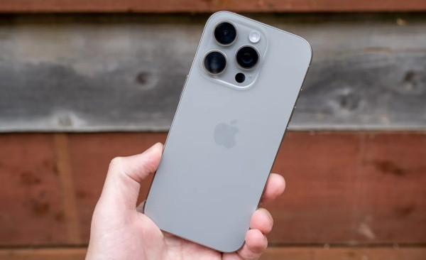 Thay mặt kính sau iPhone 16 Pro Thay mặt kính sau iPhone 16 Pro