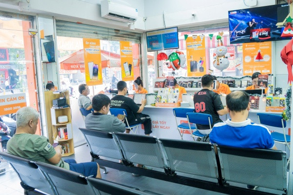 Thay nút nguồn iPhone 15 ở FASTCARE