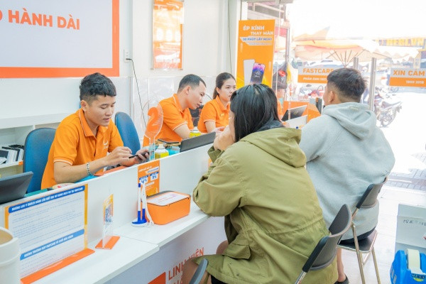 Thay nút nguồn iPhone 15 Plus ở FASTCARE