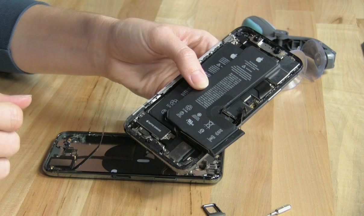 Thay ổ cứng iPhone 11 Pro Thay ổ cứng iPhone 11 Pro