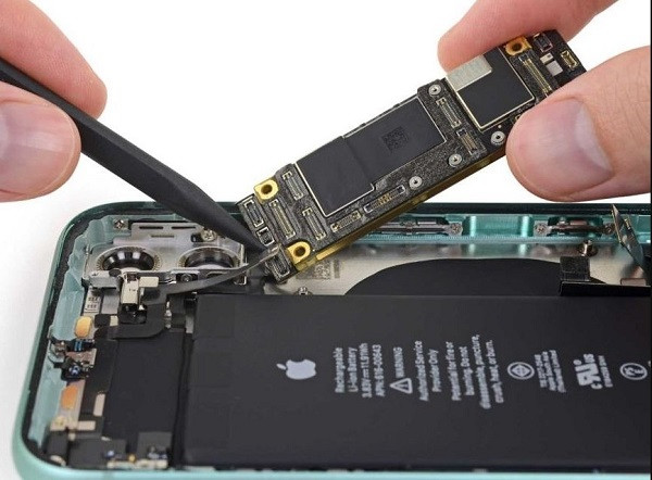 Tìm hiểu về dịch vụ sàng main iPhone 11