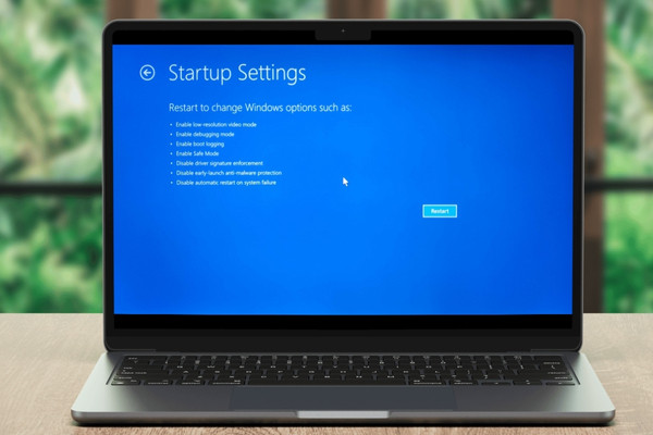 Vào Safe Mode và sử dụng DISM 2