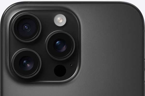 Camera sau iPhone 16 Pro Max Camera sau iPhone 16 Pro Max