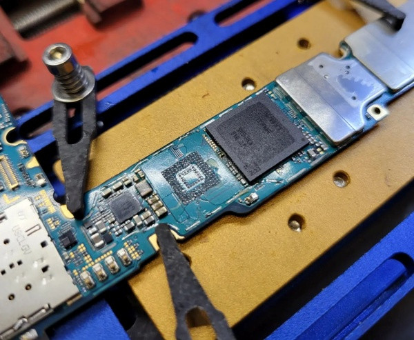 Tại sao Samsung S10 hư CPU?