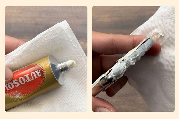 Đánh bóng viền iPhone với kem đánh bóng chuyên dụng&nbsp; 3
