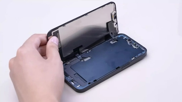 Dấu hiệu cần sửa IC hiển thị iPhone 14