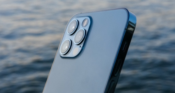 Đèn flash iPhone 12 Pro hư hỏng