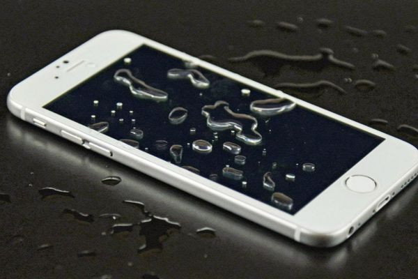 Điện thoại bị nhiễm nước