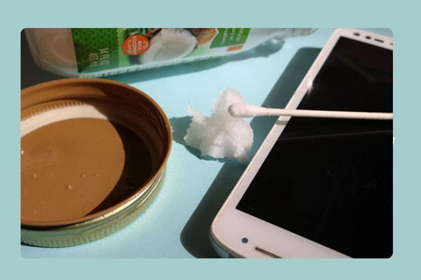 Dùng sáp, dầu đánh bóng kim loại
