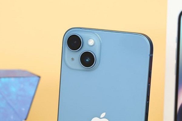 iPhone 14 Plus hỏng bẹ dây đèn flash