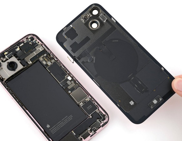 iPhone 15 Plus hư roong