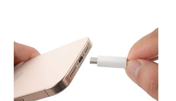 iPhone 16 Pro hỏng IC sạc
