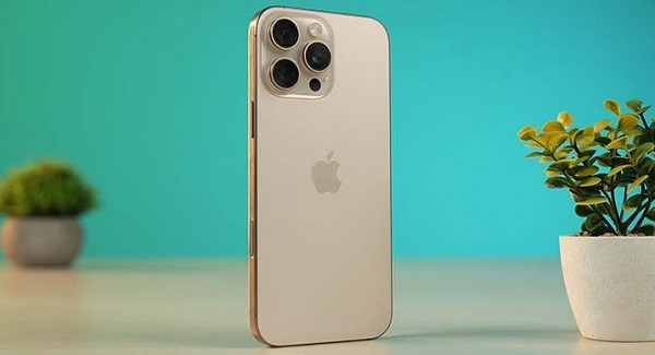 iPhone 16 Pro Max hư kính lưng