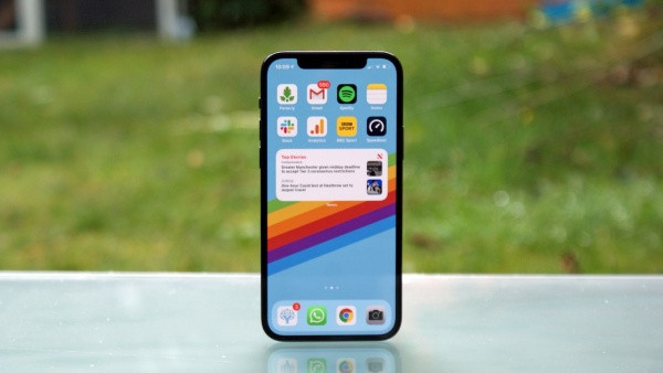 khả năng hiển thị của iPhone 12 Pro