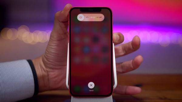 Khởi đông lại iPhone 12 Pro