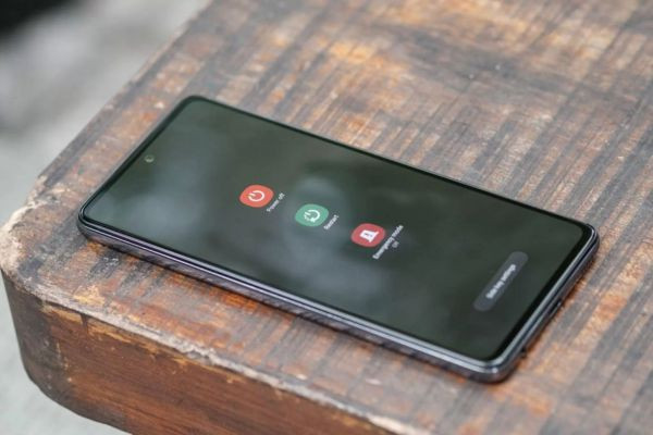 Khởi động lại máy