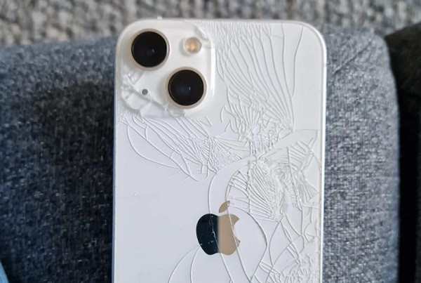 Nguyên nhân iPhone 15 Plus hỏng bộ nẹp Nguyên nhân iPhone 15 Plus hỏng bộ nẹp