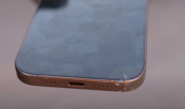 Nguyên nhân iPhone 16 Pro Max hỏng kính lưng