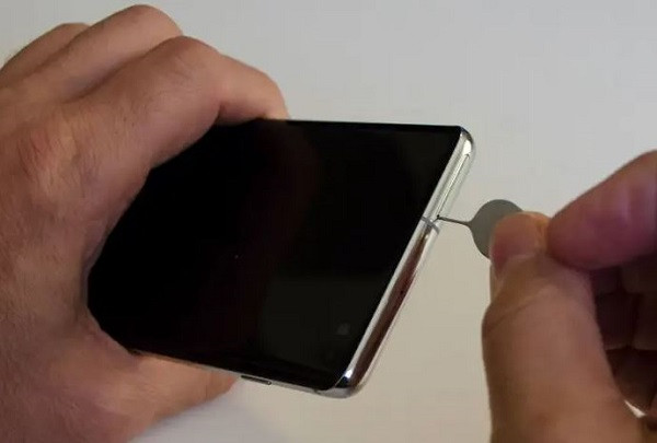 Nguyên nhân Samsung S10 Plus hỏng khay SIM Nguyên nhân Samsung S10 Plus hỏng khay SIM