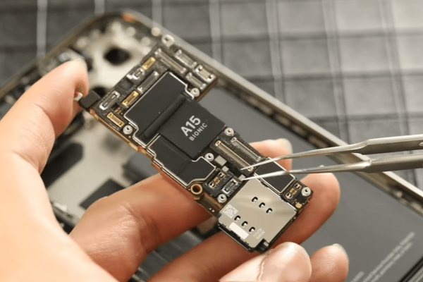Khi nào nên sàng main iPhone 13 Pro?