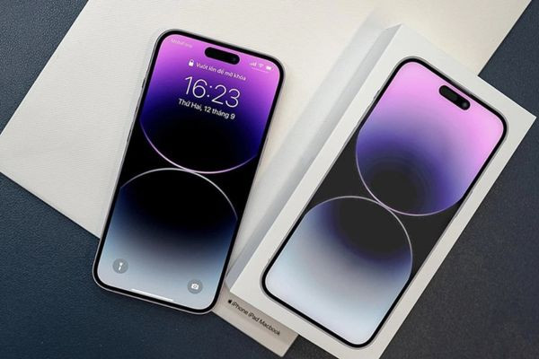 Sử dụng miếng dán bảo vệ