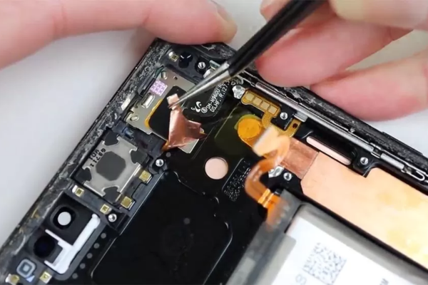 Khi nào nên sửa IC nguồn Samsung S10e?