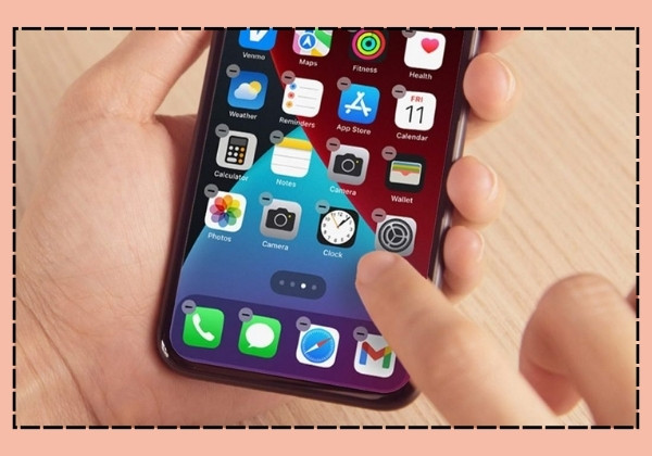 Tác động một lực gõ nhẹ trên màn hình iPhone Tác động một lực gõ nhẹ trên màn hình iPhone
