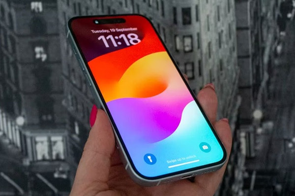 Thay bộ nẹp iPhone 15
