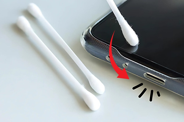 Vệ sinh lại cổng sạc sạch sẽ