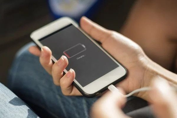 Cách nhận biết pin iPhone bị chai