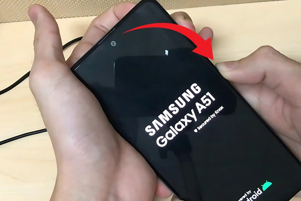 Cách reset điện thoại Samsung bằng phím cứng bước 1