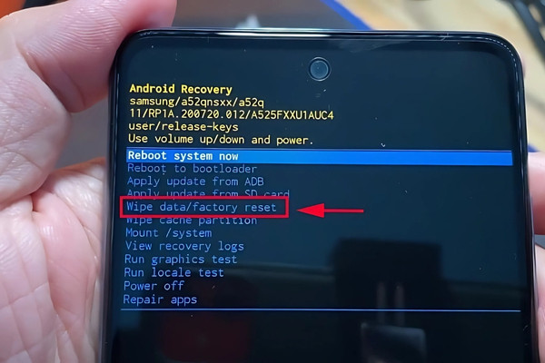 Cách reset điện thoại Samsung bằng phím cứng bước 2