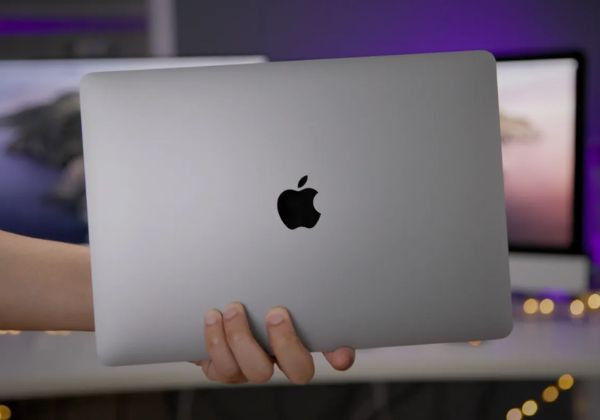 Đem Macbook đến trung tâm sửa chữa uy tín để kiểm tra