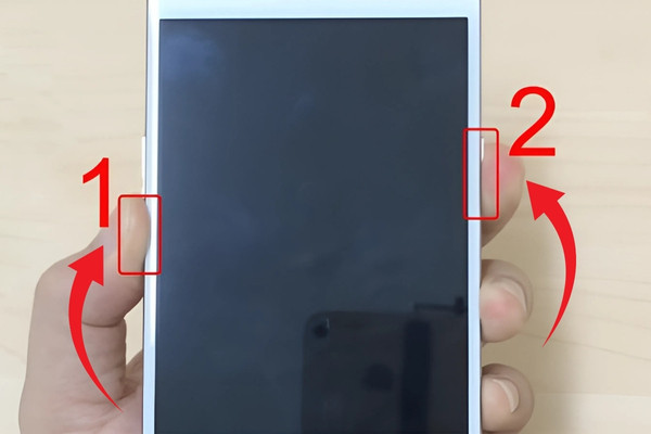 Cách thực hiện reset điện thoại Oppo bằng phím cứng bước 1