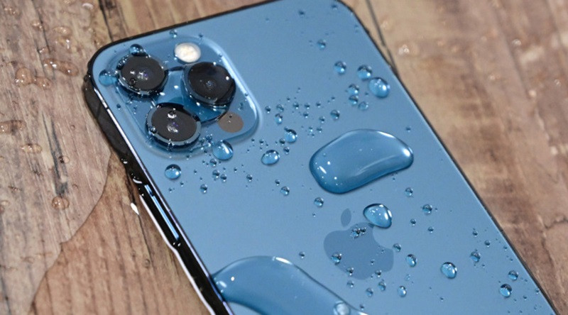iPhone 13 Pro bị va đập mạnh iPhone 13 Pro bị va đập mạnh