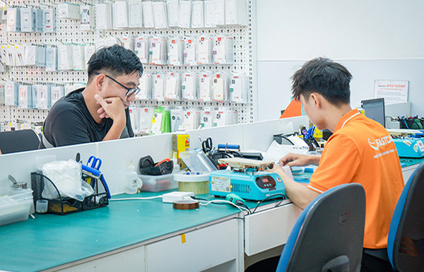 kỹ thuật sửa IC âm thanh iPhone 13 chuyên nghiệp kỹ thuật sửa IC âm thanh iPhone 13 chuyên nghiệp