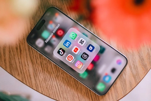 Lỗi iPhone 15 sạc bị nóng máy