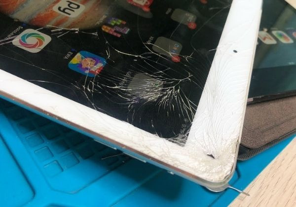 Tác động ngoại lực khiến iPad bị cong