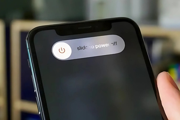 Thực hiện việc khởi động lại cho thiết bị iPhone bước 2