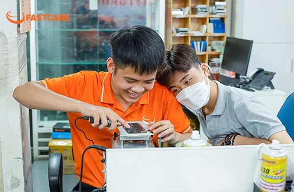 hoc-sua-dien-thoai-binh-duong-fastcare.jpg