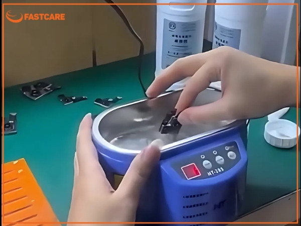 Các bước rửa đốm camera sau chi tiết bước 2