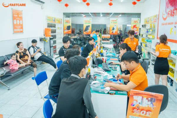 FASTCARE thay màn hình uy tín, nói không với “mánh khóe”