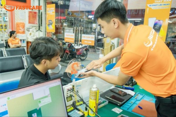 Ký tên lên linh kiện khi gửi máy sửa